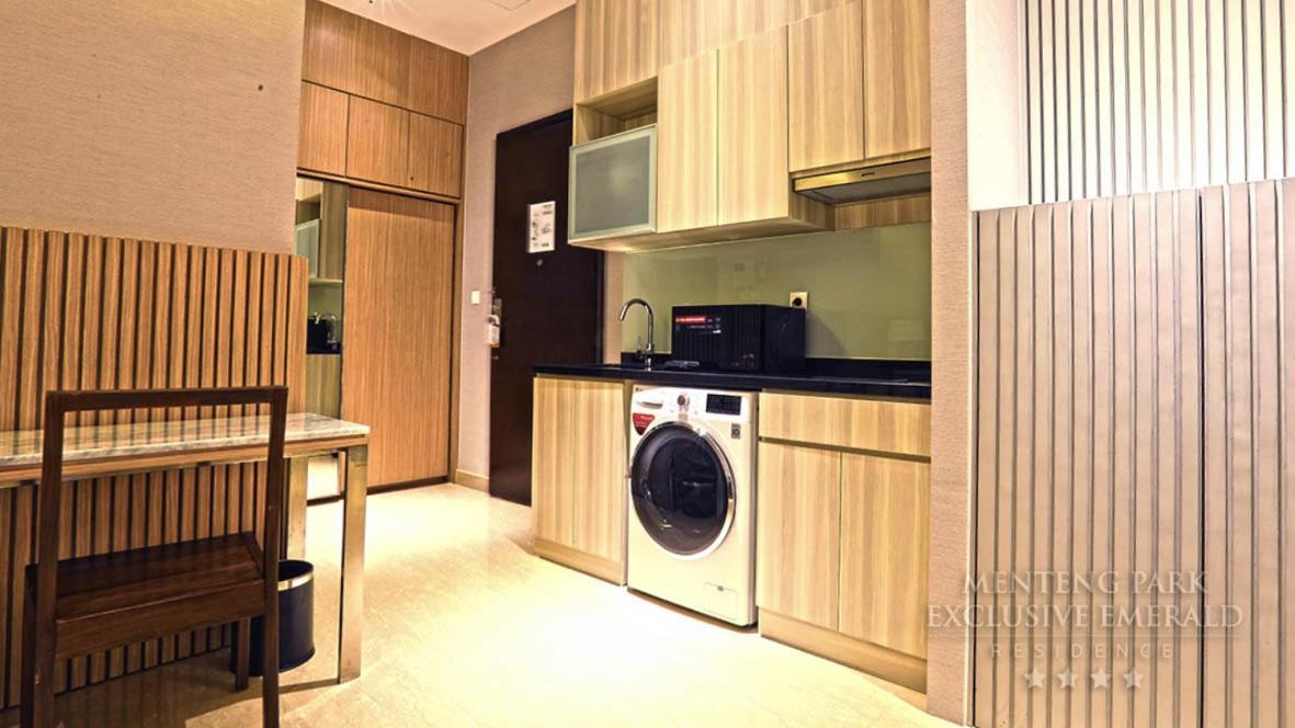 Menteng Park Exclusive Emerald Jakarta Exterior photo